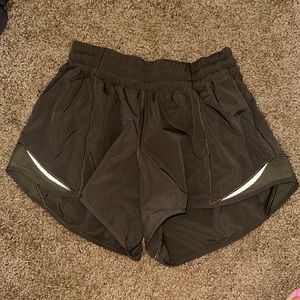 Lululemon hotty hot short size 6 in army green